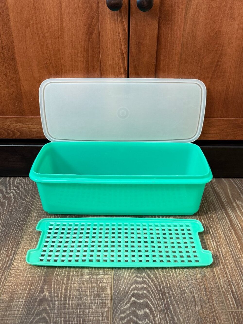 Vintage Tupperware Jadeite Green Celery/Vegetable Keeper